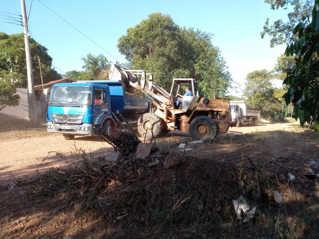 Mutirão de limpeza e outras ações são realizados na área urbana e nos assentamentos