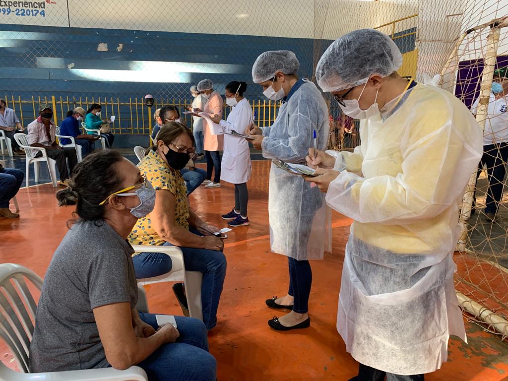 Pessoas com 61 anos e com comorbidades especiais são imunizadas em Bonito