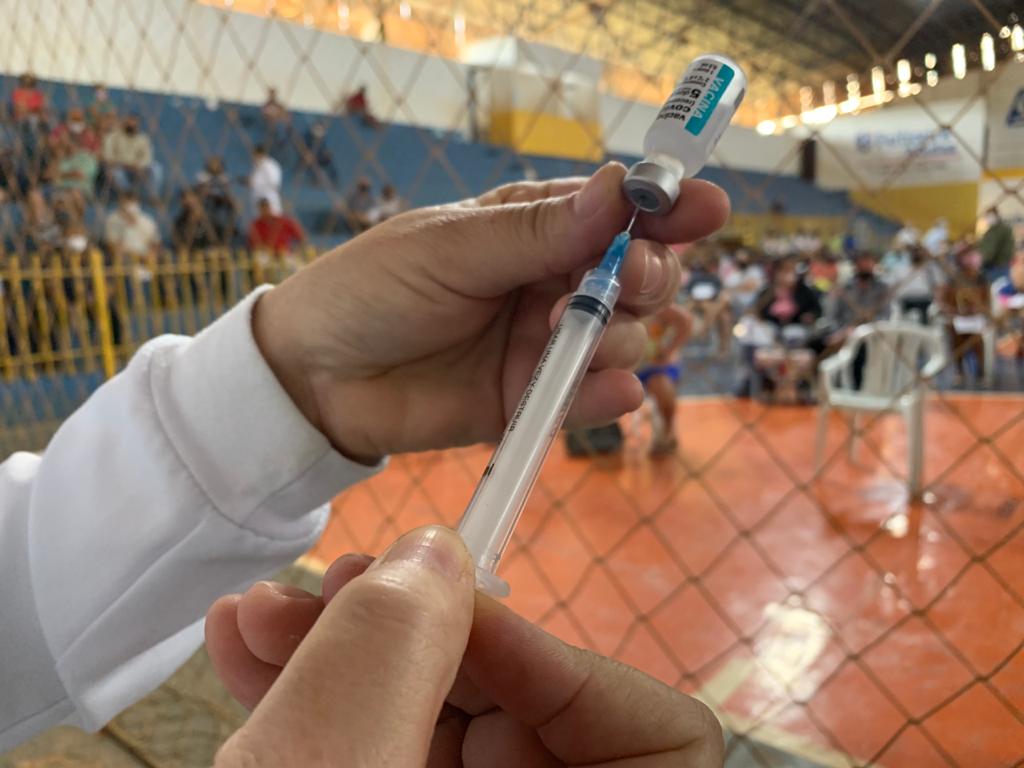 200 pessoas são imunizadas com a primeira dose da AstraZeneca em campanha da vacinação contra à Covid-19 no município