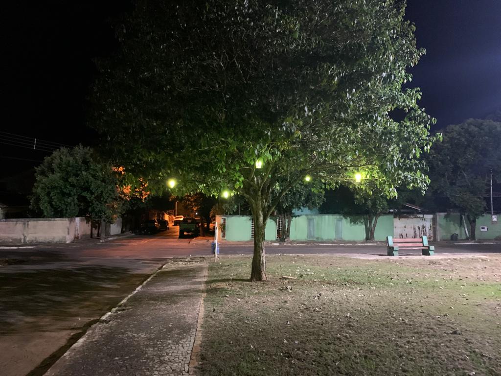 Prefeitura realiza manutenção e instalação de novos refletores na Praça do Florestinha