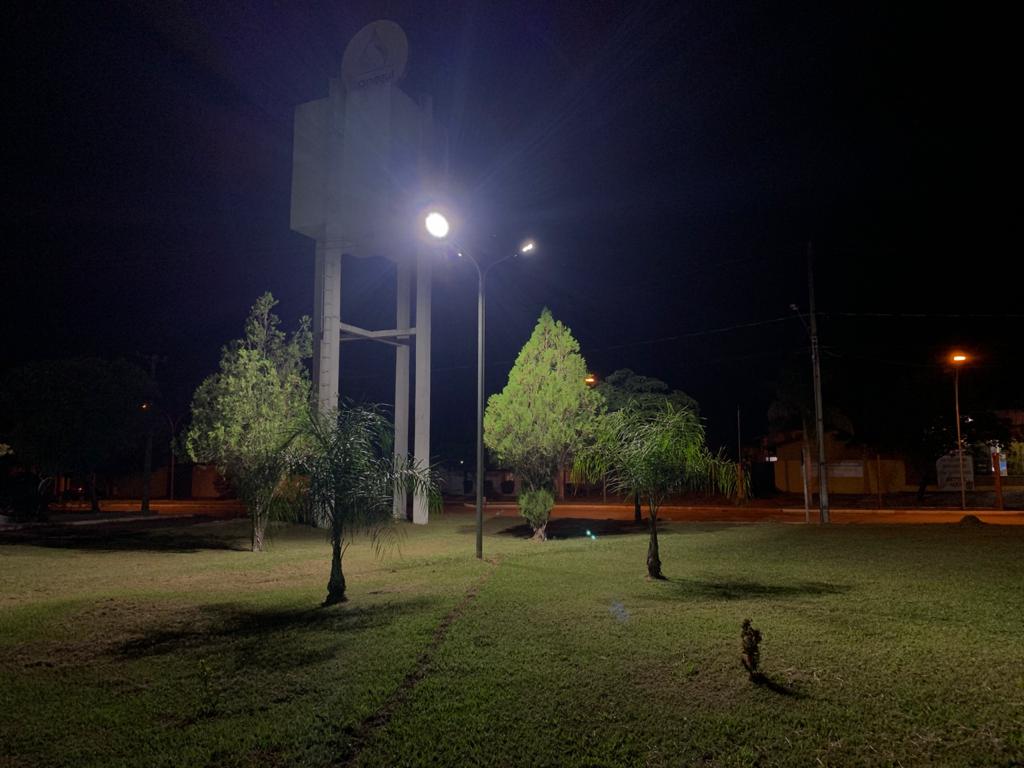 Prefeitura realiza manutenção e instalação de novos refletores na Praça do Florestinha