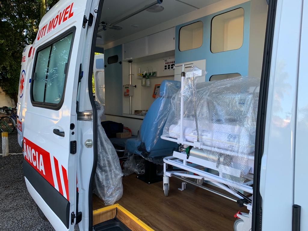 Prefeitura recebe nova ambulância tipo D, UTI Neonatal
