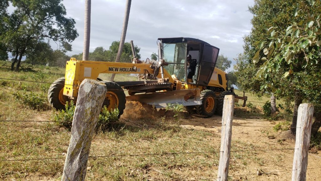 Prefeito de Bonito visita patrolamento feito em estrada vicinal