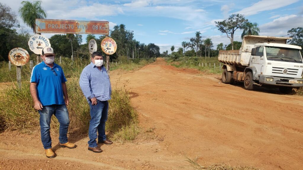 Prefeito de Bonito visita patrolamento feito em estrada vicinal