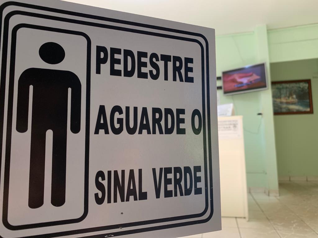 Respeito e Responsabilidade: portas da prefeitura ganharam comunicação visual em alusão ao Maio Amarelo