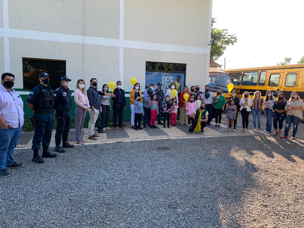 Respeito e Responsabilidade: portas da prefeitura ganharam comunicação visual em alusão ao Maio Amarelo