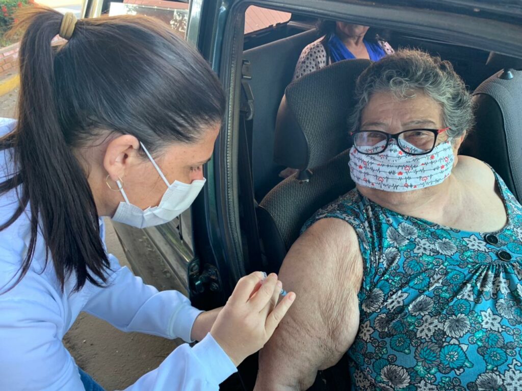 Com aplicação da segunda dose da CoronaVac, 100 idosos a partir de 70 anos são imunizados em Bonito