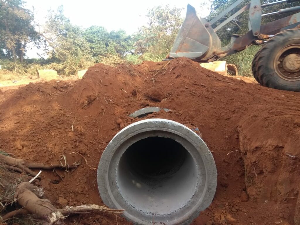 Secretaria de obras finaliza serviço de substituição de manilhas quebradas Secretaria de obras finaliza serviço de substituição de manilhas quebradas