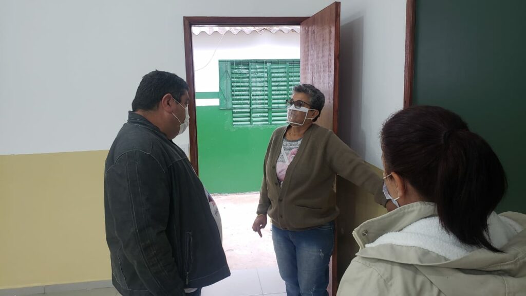 Prefeito de Bonito faz visita no Distrito Águas do Miranda para conversar com moradores e verificar o andamento de obras no local