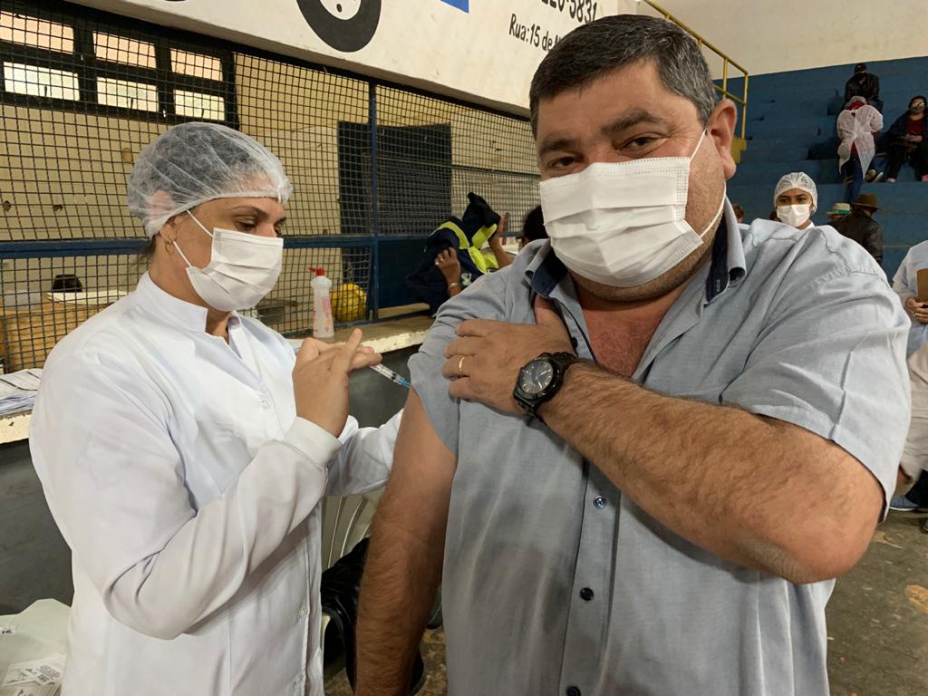 Com 330 doses da vacina contra à Covid, pessoas a partir de 50 anos e com comorbidades especiais são vacinadas em Bonito