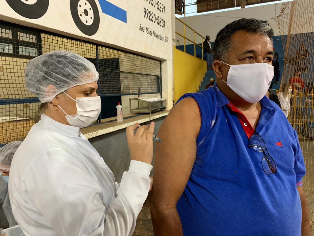 Com 330 doses da vacina contra à Covid, pessoas a partir de 50 anos e com comorbidades especiais são vacinadas em Bonito