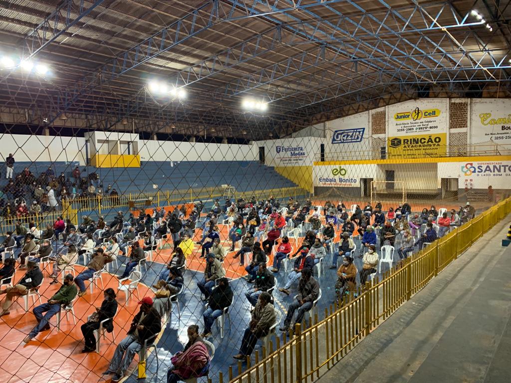 Com 330 doses da vacina contra à Covid, pessoas a partir de 50 anos e com comorbidades especiais são vacinadas em Bonito