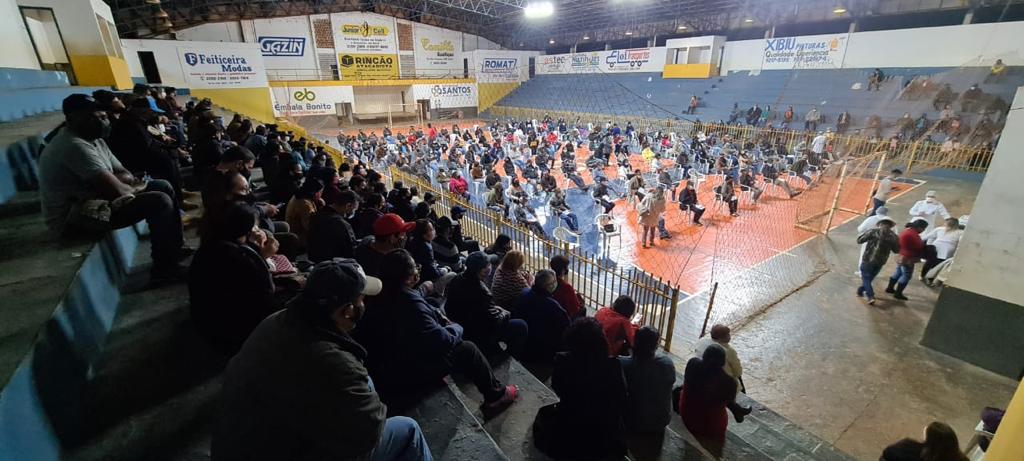 Com 330 doses da vacina contra à Covid, pessoas a partir de 50 anos e com comorbidades especiais são vacinadas em Bonito