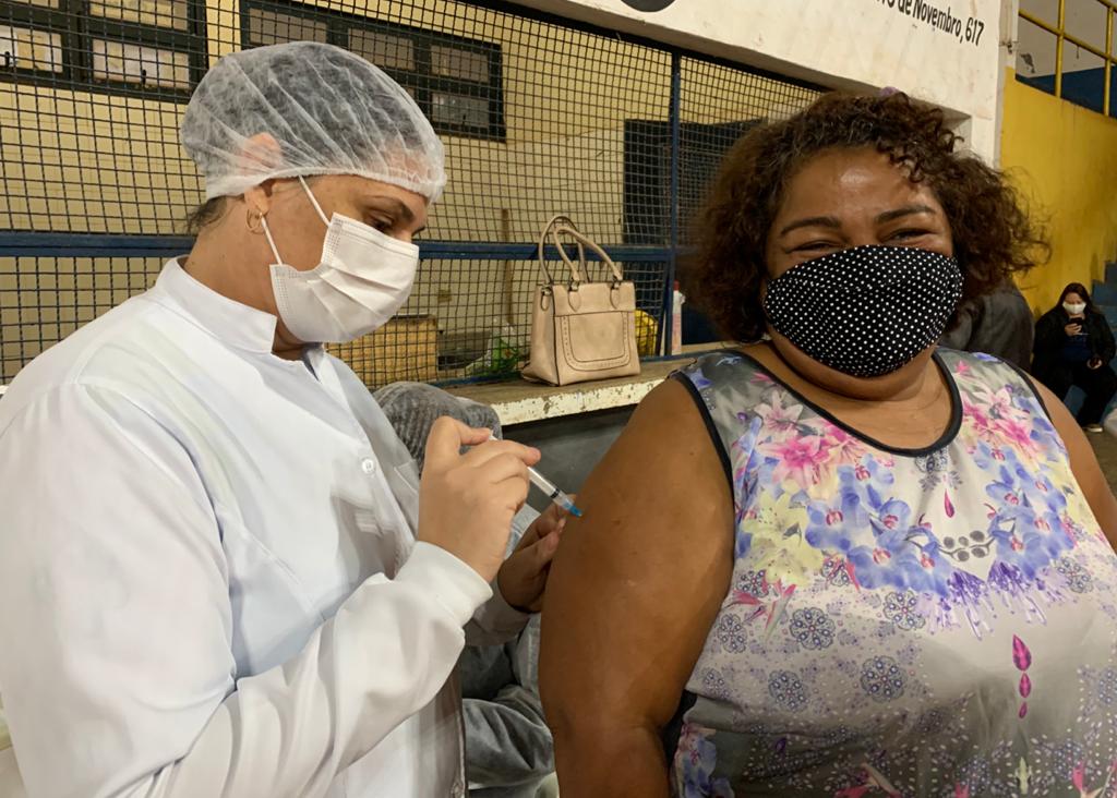 Com 330 doses da vacina contra à Covid, pessoas a partir de 50 anos e com comorbidades especiais são vacinadas em Bonito