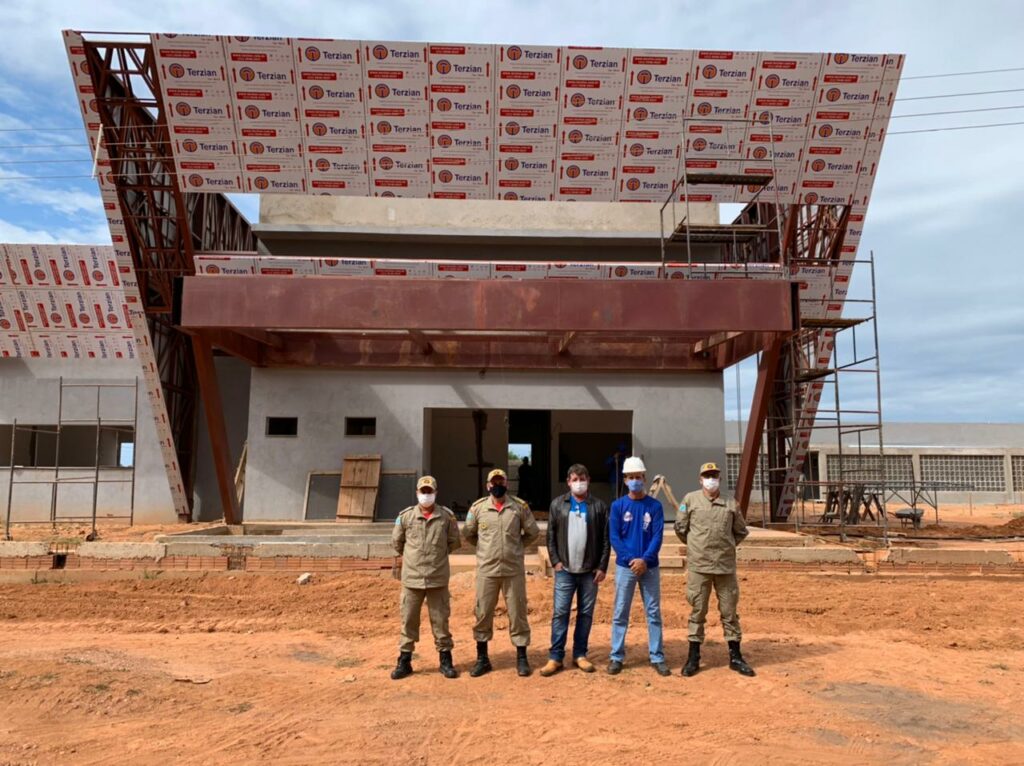 Equipe do Corpo de Bombeiros faz visita ao 8° Subgrupamento para verificar andamento das obras