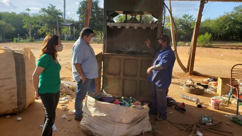 Prefeito de Bonito visita Unidade de Tratamento de Resíduos com objetivo de promover melhorias no local