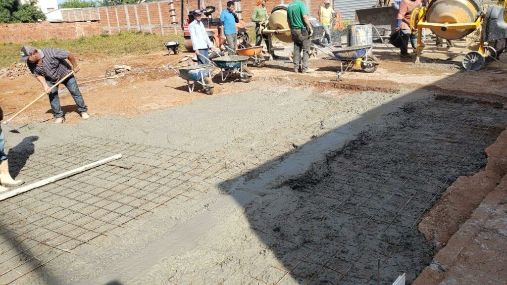 Secretaria de Obras soluciona problema de buraqueira na Rua Ari da Silva Machado com a Rua Cel. Pílad Rébua