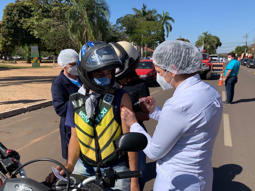 Com doses da vacina Janssen, imunização contra a Covid-19 é realizada para pessoas acima dos 30 anos em Bonito