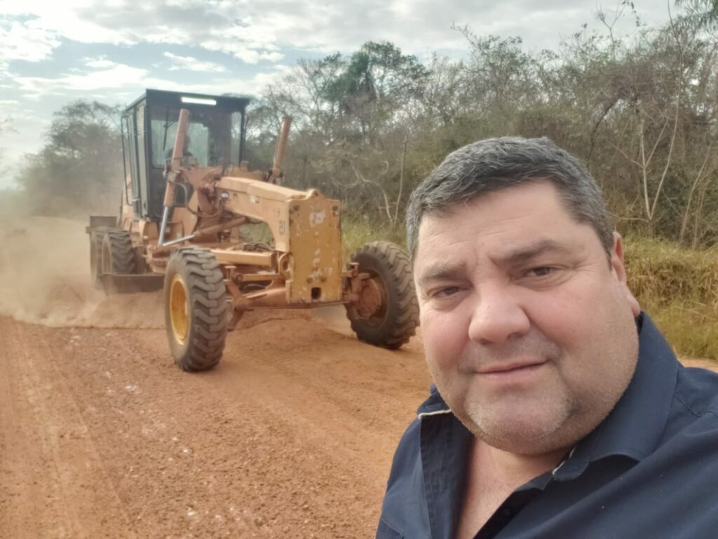 Prefeito de Bonito visita antiga estrada velha para verificar o trabalho de patrolamento feito pela Secretaria Municipal de Obras