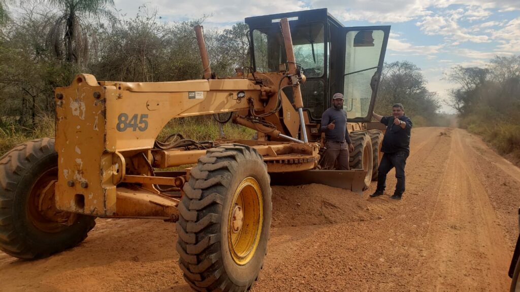 Prefeito de Bonito visita antiga estrada velha para verificar o trabalho de patrolamento feito pela Secretaria Municipal de Obras