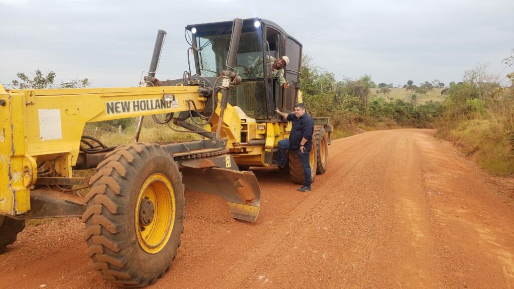 Prefeito de Bonito visita antiga estrada velha para verificar o trabalho de patrolamento feito pela Secretaria Municipal de Obras