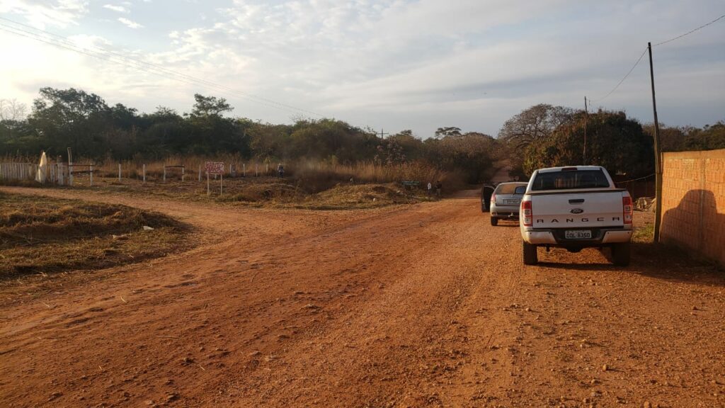 Prefeito acompanha serviço de roçada e limpeza