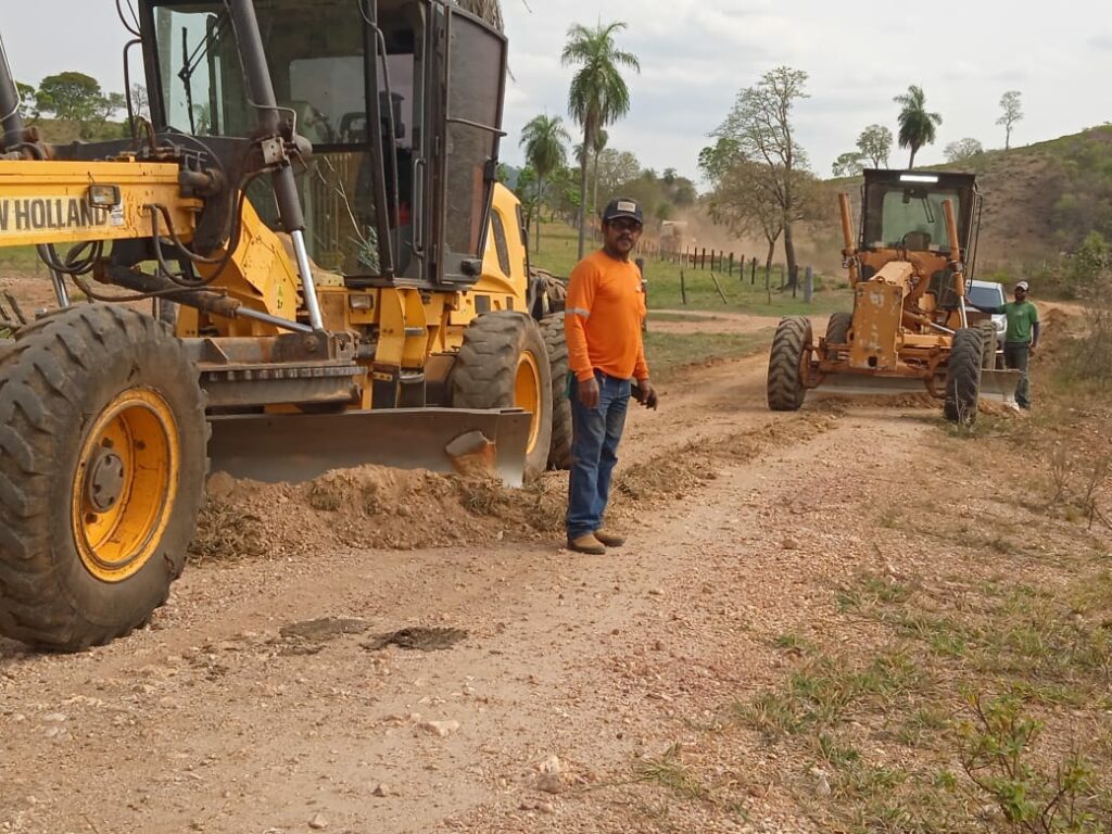 Secretaria Municipal de Obras continua com serviço de patrolamento de estradas vicinais