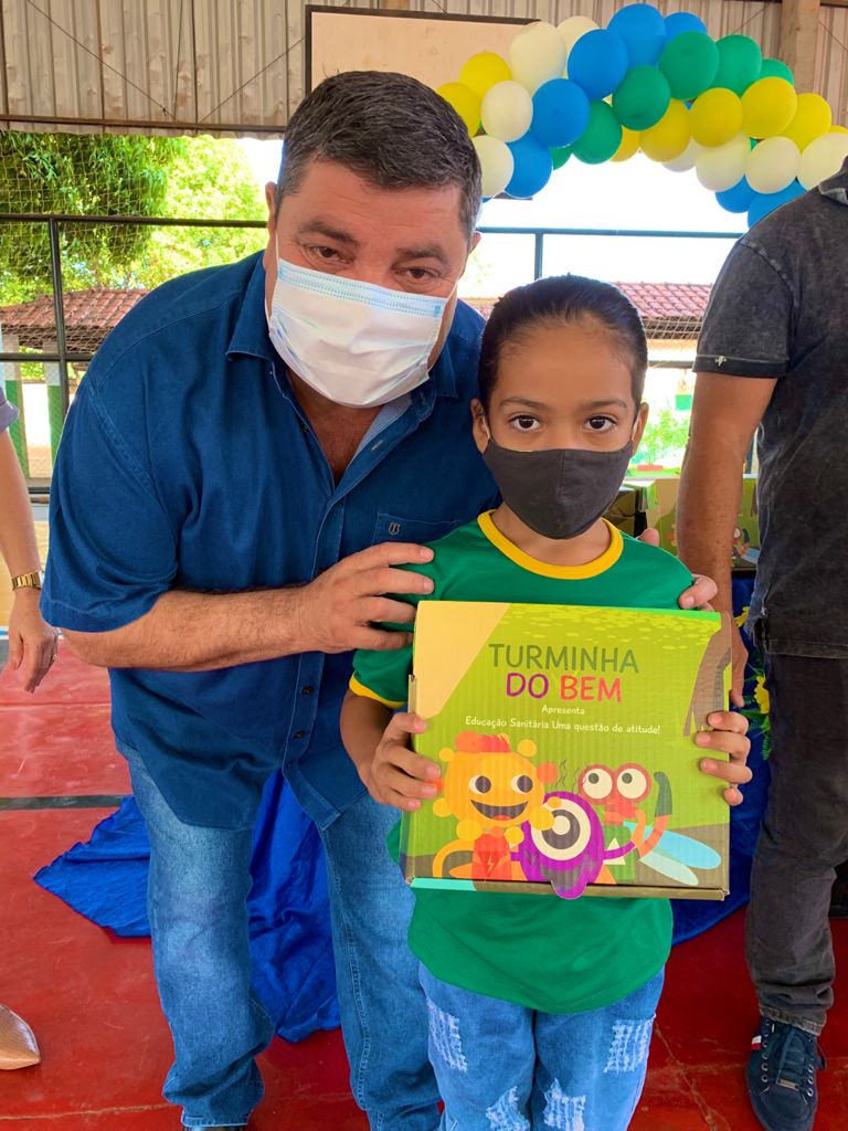 Alunos da Rede Municipal de Ensino receberão kit de educação sanitária que contém: máscara, álcool em gel e demais produtos que visam prevenir o coronavírus