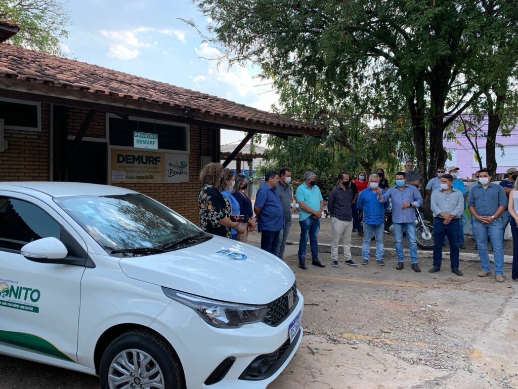 Prefeitura entrega 7 carros 0km para renovar frota e fortalecer ações e serviços