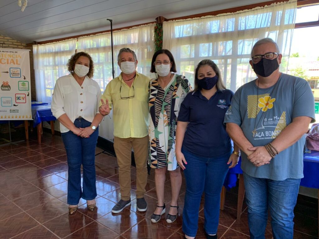 Servidores e colaboradores da Assistência Social recebem capacitação visando melhor atendimento ao público Servidores e colaboradores da Assistência Social recebem capacitação visando melhor atendimento ao público