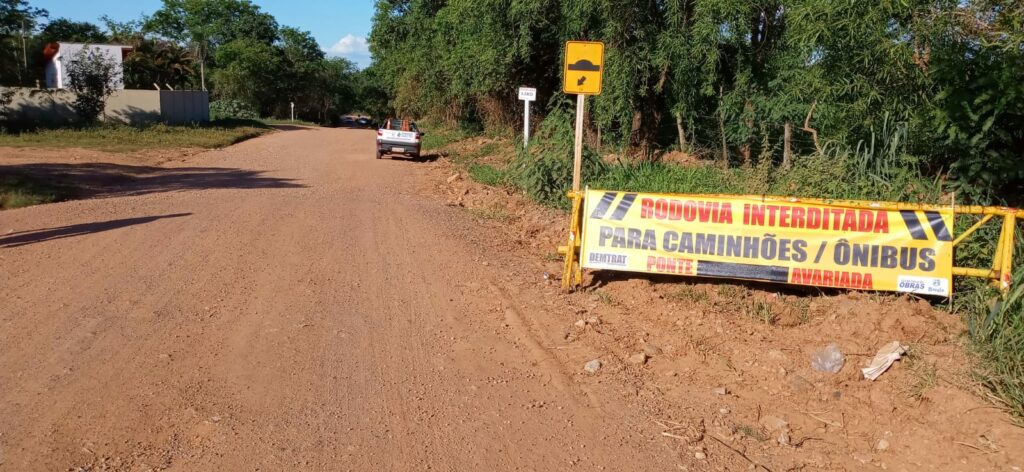 Ponte sobre o Córrego Saladeiro, na Vila Marambaia, é interditada para veículos pesados