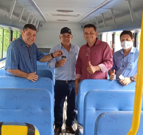 Após reparos, ônibus escolar doado pelo Estado vai atender crianças na região do La Lima