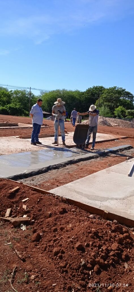 Prefeito visita obra de arena poliesportiva do programa “MS Bom de Bola”