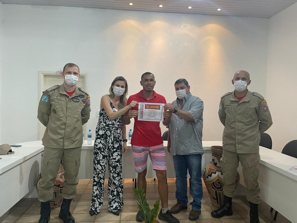 Guarda-vidas concluem curso de atualização de técnicas de salvamento e primeiros-socorros