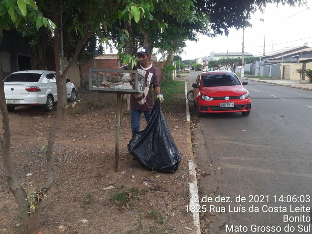 Secretaria realiza limpeza urbana e pede conscientização da população