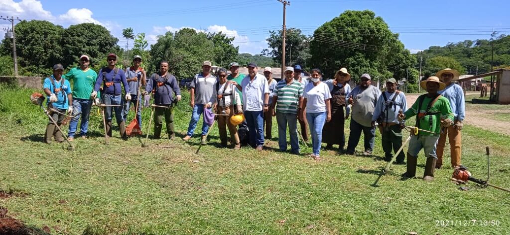 Obras realiza limpeza e roçada no Assentamento Guaicurus