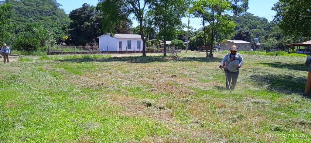 Obras realiza limpeza e roçada no Assentamento Guaicurus