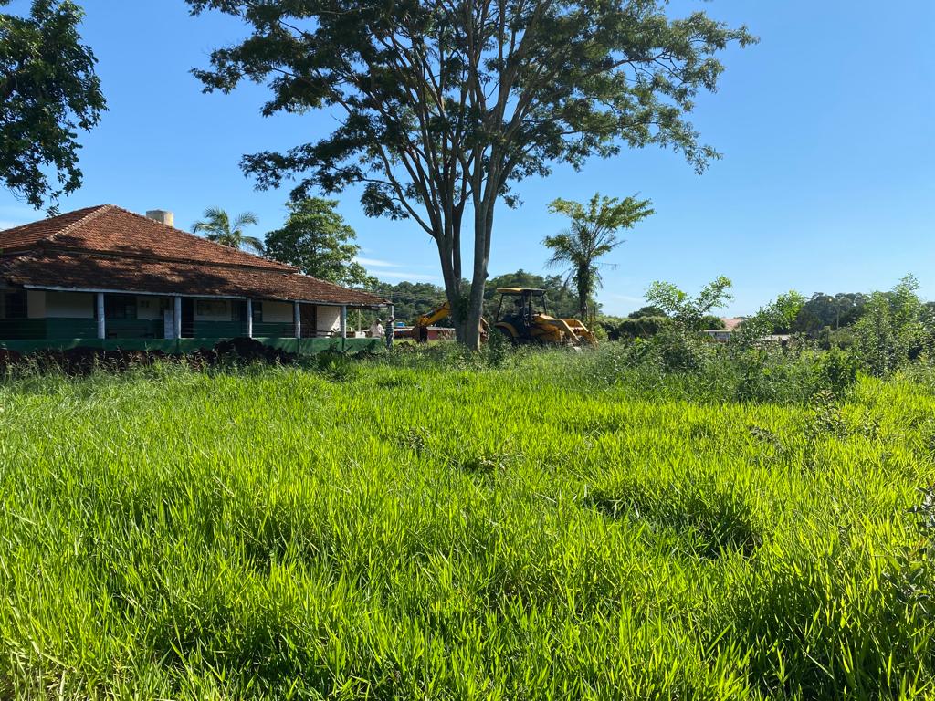 Obras realiza limpeza e roçada no Assentamento Guaicurus