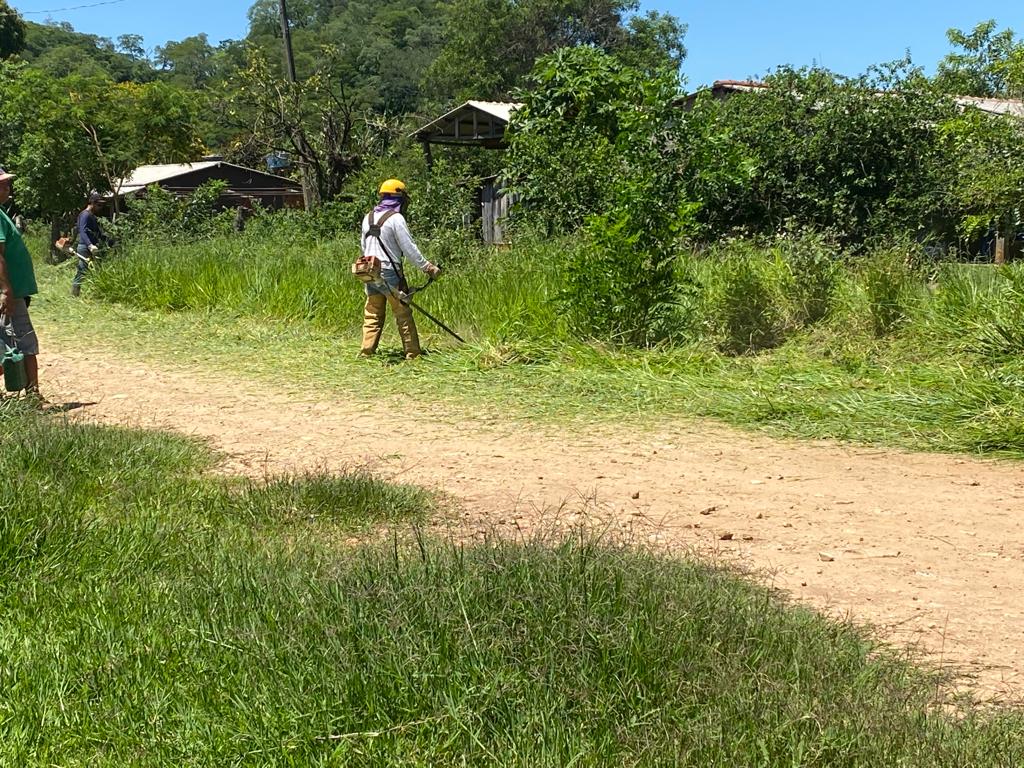 Obras realiza limpeza e roçada no Assentamento Guaicurus