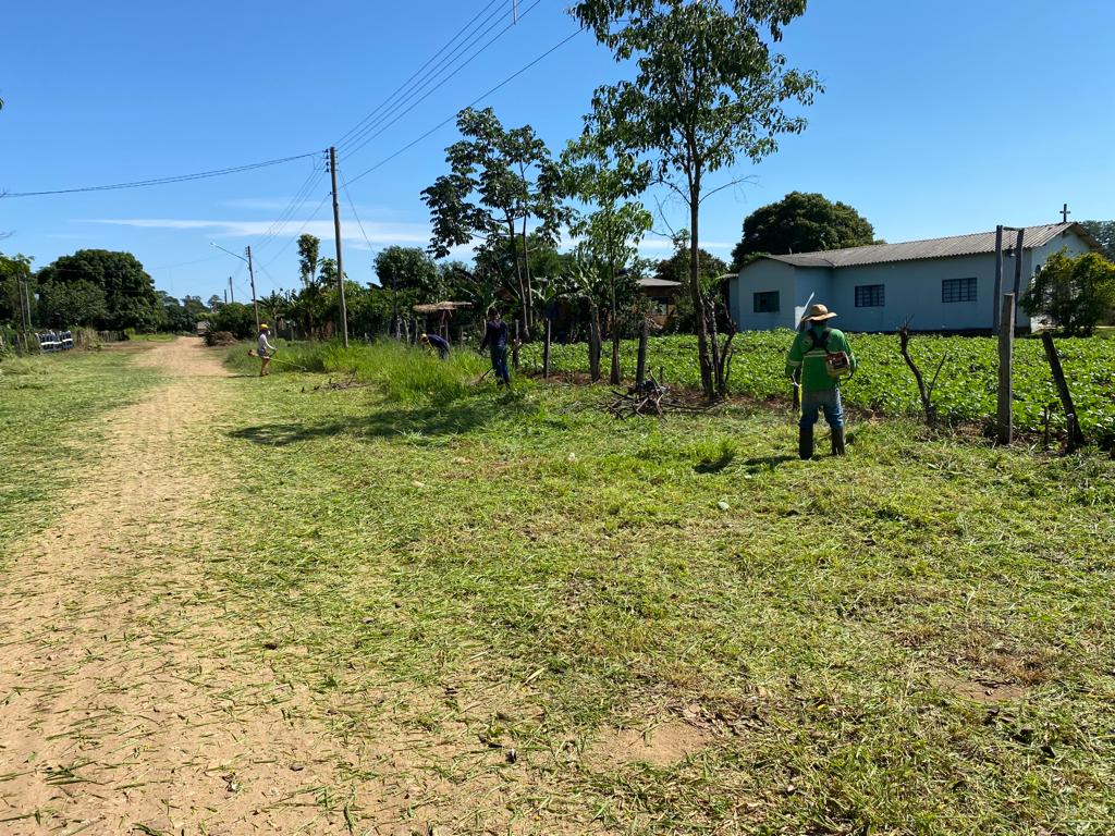 Obras realiza limpeza e roçada no Assentamento Guaicurus