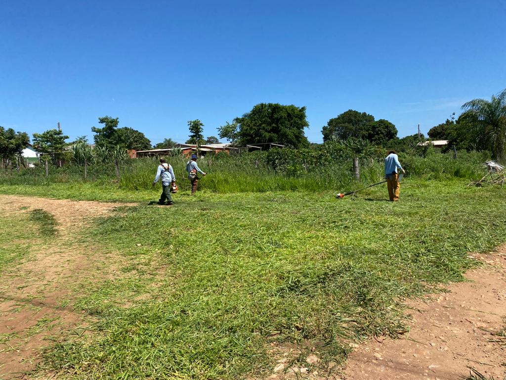 Obras realiza limpeza e roçada no Assentamento Guaicurus