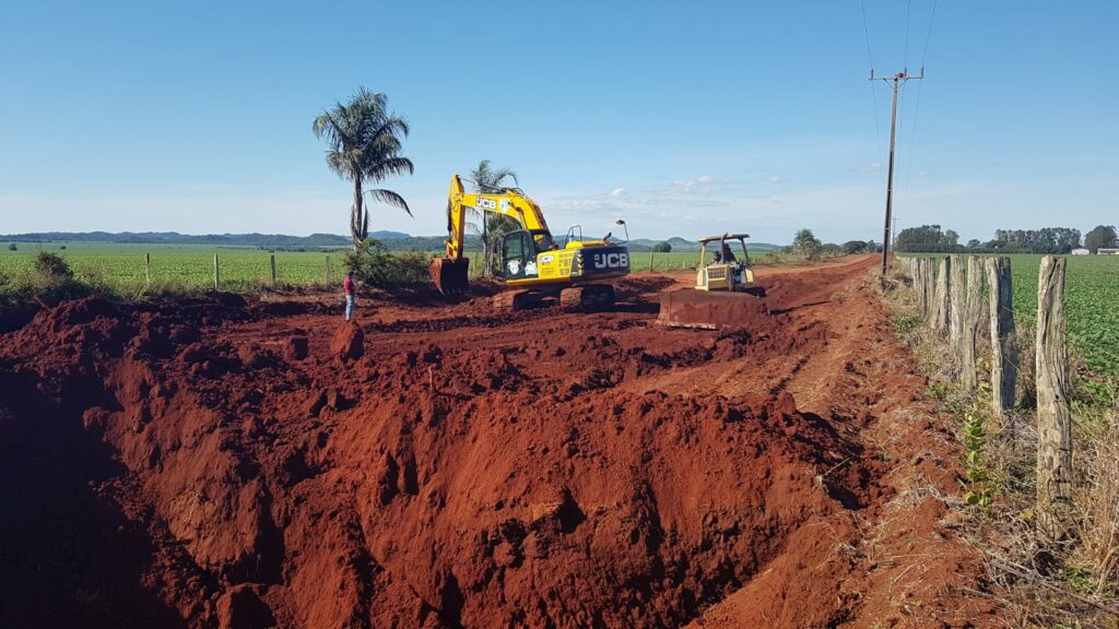 Prefeitura realiza obras de conservação e adequação ambiental na estrada do brejão