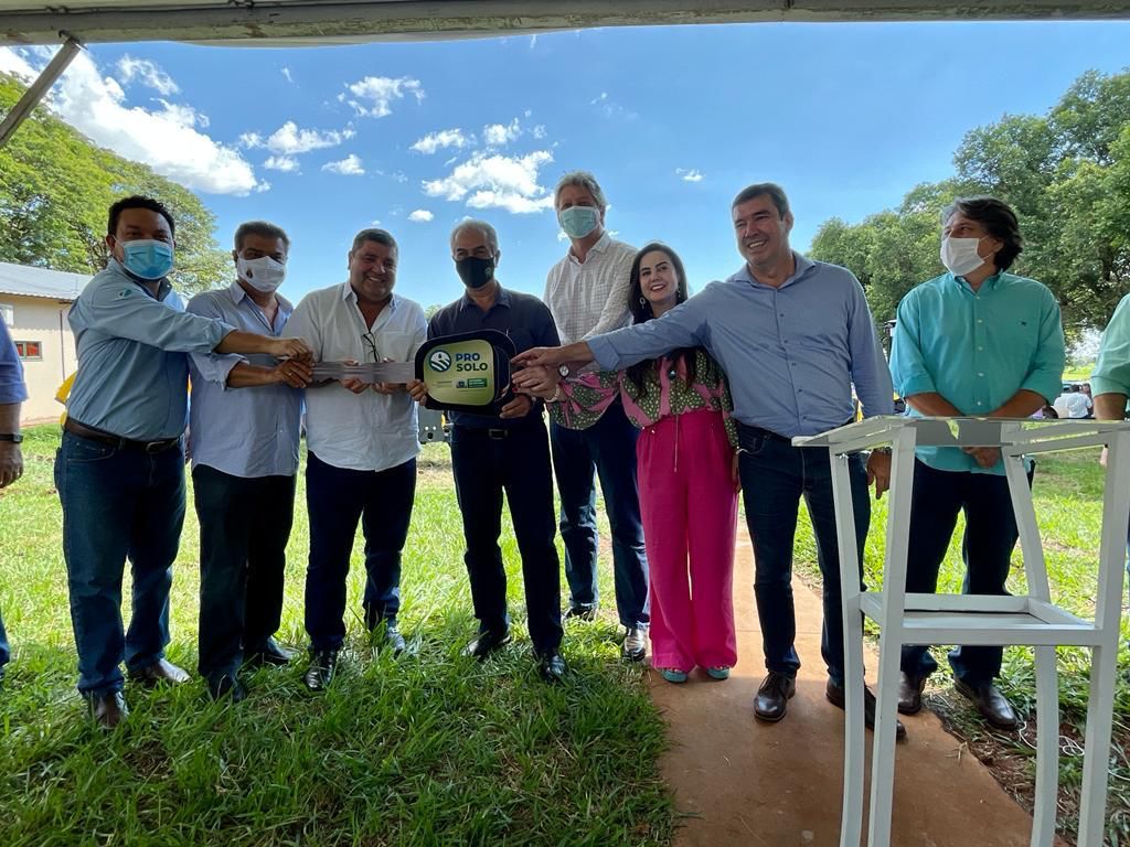 Bonito recebe motoniveladora para manutenção de estradas e conservação do solo e água