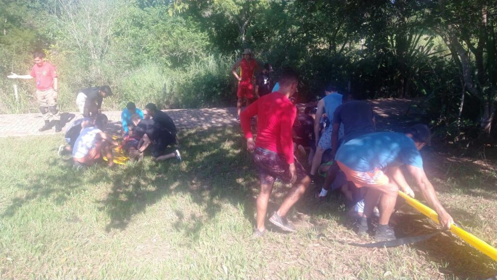 Guarda-vidas concluem atualização de primeiros socorros ministrada pelo Corpo de Bombeiros de Bonito