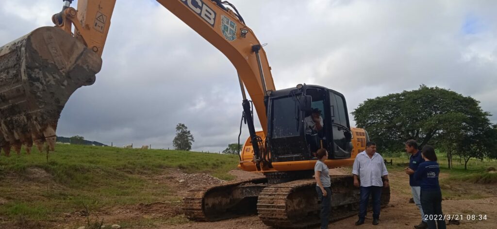 Prefeito visita obras de conservação de solo e recursos hídricos na região do Alto Mimoso