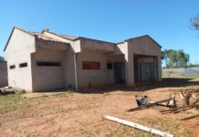 Em Brasília, prefeito garante recursos para a conclusão da Creche do Bom Viver