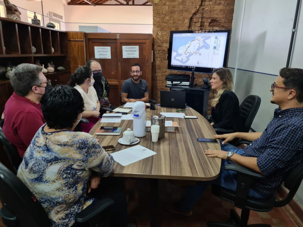 Bonito debate implantação de escadaria da Gruta do Lago Azul com Iphan