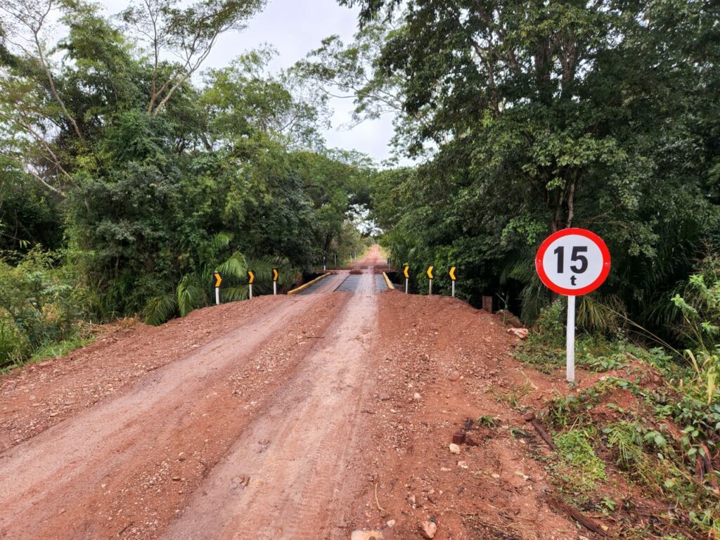 Prefeitura reforma ponte sobre córrego São João