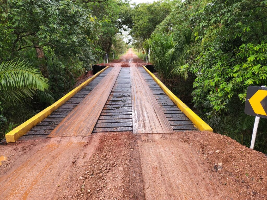 Prefeitura reforma ponte sobre córrego São João