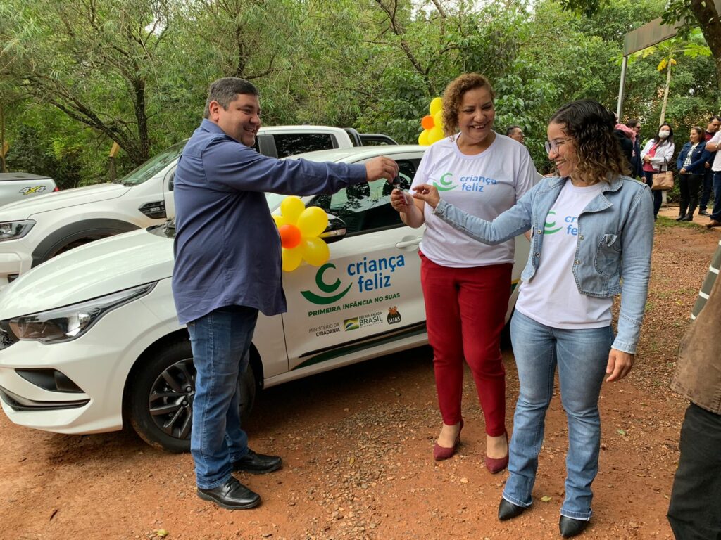 Assistência Social recebe veículo do Programa Criança Feliz e ônibus do Município